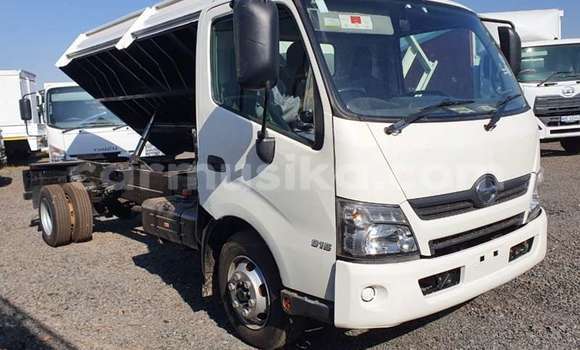 Acheter Occasion Utilitaire Hino 300 Series Blanc à Beitbridge, Matabeleland South Acheter Occasion Utilitaire Hino 300 Series Blanc à Beitbridge, Matabeleland South
