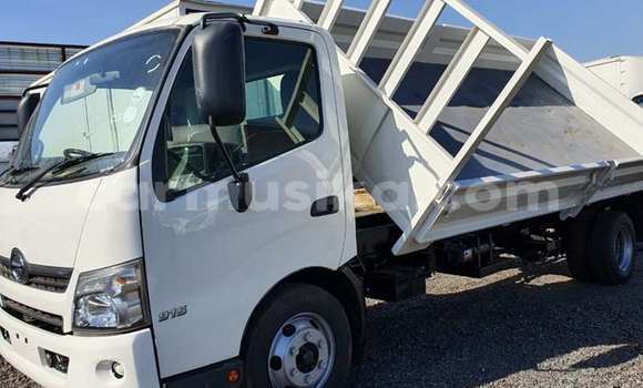 Acheter Occasion Utilitaire Hino 300 Series Blanc à Beitbridge, Matabeleland South Acheter Occasion Utilitaire Hino 300 Series Blanc à Beitbridge, Matabeleland South