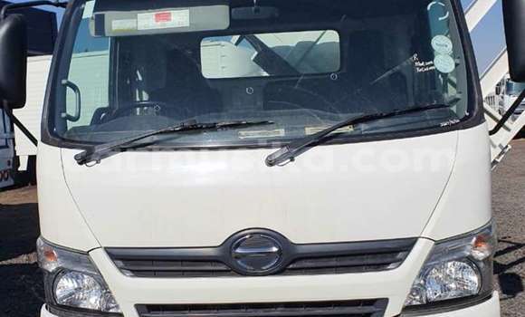 Acheter Occasion Utilitaire Hino 300 Series Blanc à Beitbridge, Matabeleland South Acheter Occasion Utilitaire Hino 300 Series Blanc à Beitbridge, Matabeleland South
