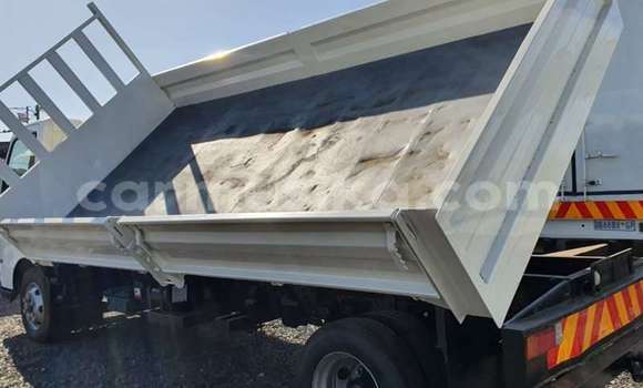 Acheter Occasion Utilitaire Hino 300 Series Blanc à Beitbridge, Matabeleland South Acheter Occasion Utilitaire Hino 300 Series Blanc à Beitbridge, Matabeleland South