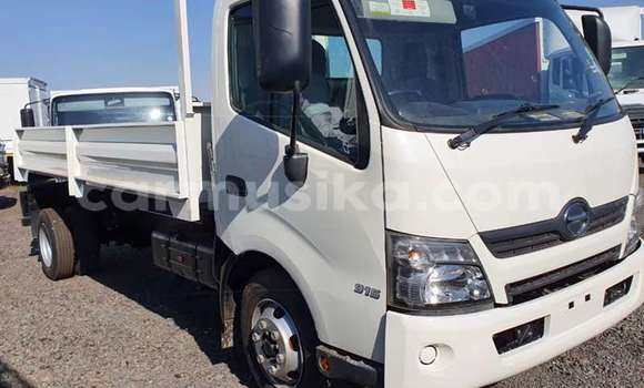 Acheter Occasion Utilitaire Hino 300 Series Blanc à Beitbridge, Matabeleland South Acheter Occasion Utilitaire Hino 300 Series Blanc à Beitbridge, Matabeleland South
