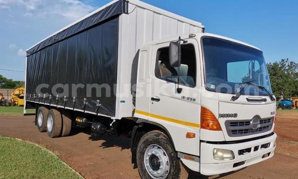 Acheter Occasion Utilitaire Hino Ranger Blanc à Beitbridge, Matabeleland South Acheter Occasion Utilitaire Hino Ranger Blanc à Beitbridge, Matabeleland South