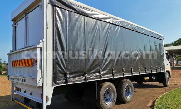 Acheter Occasion Utilitaire Hino Ranger Blanc à Beitbridge, Matabeleland South Acheter Occasion Utilitaire Hino Ranger Blanc à Beitbridge, Matabeleland South