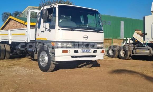 Acheter Occasion Utilitaire Hino 300 Series Blanc à Beitbridge, Matabeleland South Acheter Occasion Utilitaire Hino 300 Series Blanc à Beitbridge, Matabeleland South