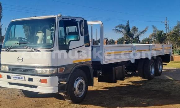 Acheter Occasion Utilitaire Hino 300 Series Blanc à Beitbridge, Matabeleland South Acheter Occasion Utilitaire Hino 300 Series Blanc à Beitbridge, Matabeleland South