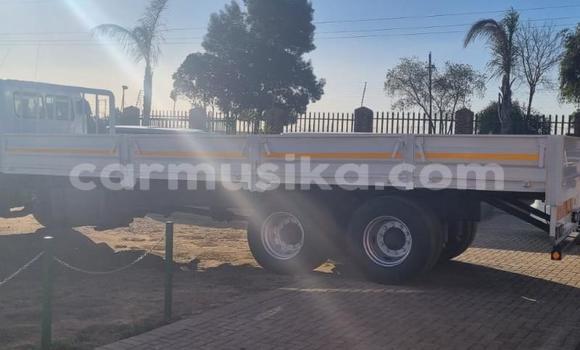 Acheter Occasion Utilitaire Hino 300 Series Blanc à Beitbridge, Matabeleland South Acheter Occasion Utilitaire Hino 300 Series Blanc à Beitbridge, Matabeleland South