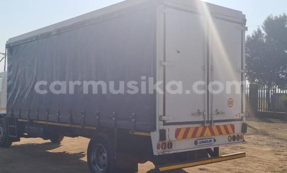 Acheter Occasion Utilitaire Hino 300 Blanc à Beitbridge, Matabeleland South Acheter Occasion Utilitaire Hino 300 Blanc à Beitbridge, Matabeleland South