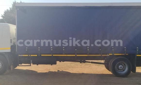 Acheter Occasion Utilitaire Hino 300 Blanc à Beitbridge, Matabeleland South Acheter Occasion Utilitaire Hino 300 Blanc à Beitbridge, Matabeleland South