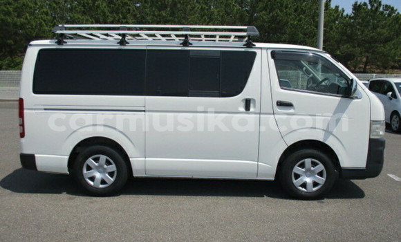 Buy Used Toyota Hiace White Car in Beitbridge in Matabeleland South