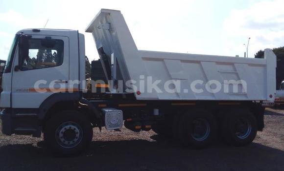 Acheter Occasion Utilitaire Mercedes‒Benz 1127 Blanc à Beitbridge, Matabeleland South Acheter Occasion Utilitaire Mercedes‒Benz 1127 Blanc à Beitbridge, Matabeleland South