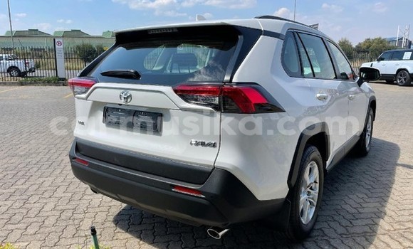 Tenga Tsaru Toyota RAV4 Chena Mota in Beitbridge in Matabeleland South Tenga Tsaru Toyota RAV4 Chena Mota in Beitbridge in Matabeleland South