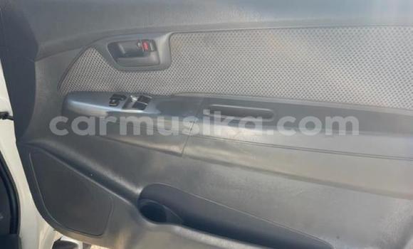 Acheter Occasion Voiture Toyota Hilux Blanc à Beitbridge, Matabeleland South Acheter Occasion Voiture Toyota Hilux Blanc à Beitbridge, Matabeleland South