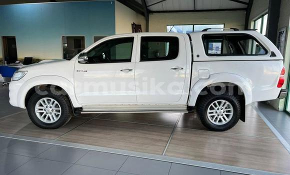 Nunua Ilio tumika Toyota Hilux Nyeupe Gari ndani ya Beitbridge nchini Matabeleland Kusini
