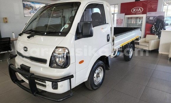 Tenga Tsaru Kia K5 Chena Mota in Beitbridge in Matabeleland South