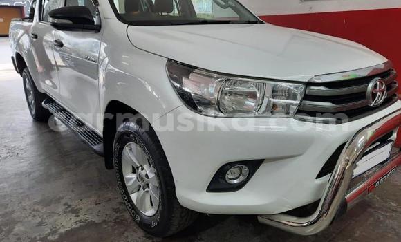 Nunua Ilio tumika Toyota Hilux Nyeupe Gari ndani ya Beitbridge nchini Matabeleland Kusini