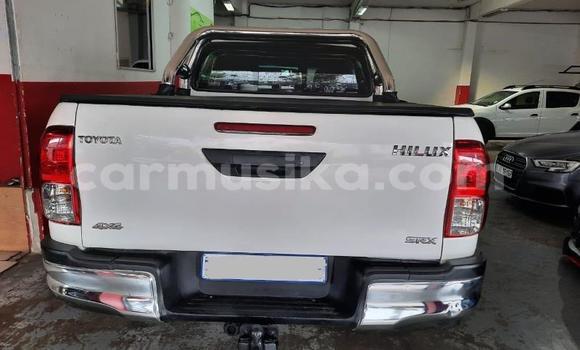 Tenga Tsaru Toyota Hilux Chena Mota in Beitbridge in Matabeleland South Tenga Tsaru Toyota Hilux Chena Mota in Beitbridge in Matabeleland South