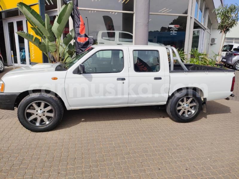 Big with watermark nissan np 300 matabeleland south beitbridge 30461