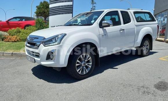 Tenga Tsaru Isuzu KB Chena Mota in Beitbridge in Matabeleland South Tenga Tsaru Isuzu KB Chena Mota in Beitbridge in Matabeleland South