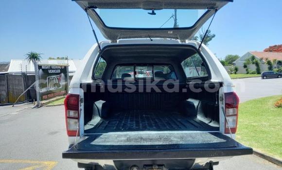 Acheter Occasion Voiture Isuzu KB Blanc à Beitbridge, Matabeleland South Acheter Occasion Voiture Isuzu KB Blanc à Beitbridge, Matabeleland South