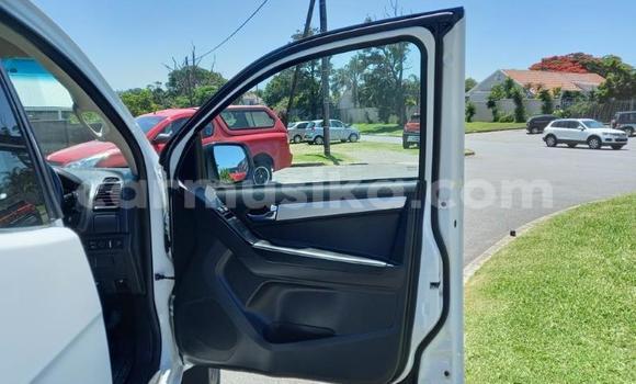 Acheter Occasion Voiture Isuzu KB Blanc à Beitbridge, Matabeleland South Acheter Occasion Voiture Isuzu KB Blanc à Beitbridge, Matabeleland South