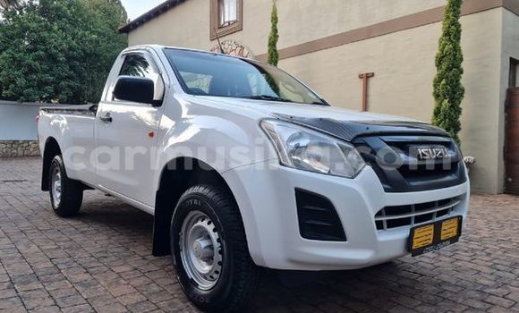 Tenga Tsaru Isuzu KB Chena Mota in Beitbridge in Matabeleland South