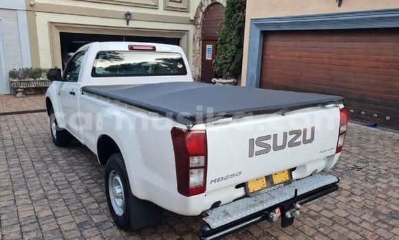 Tenga Tsaru Isuzu KB Chena Mota in Beitbridge in Matabeleland South Tenga Tsaru Isuzu KB Chena Mota in Beitbridge in Matabeleland South