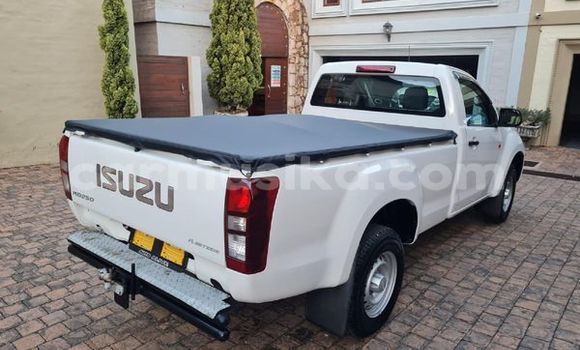 Tenga Tsaru Isuzu KB Chena Mota in Beitbridge in Matabeleland South Tenga Tsaru Isuzu KB Chena Mota in Beitbridge in Matabeleland South