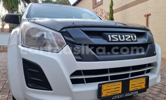 Tenga Tsaru Isuzu KB Chena Mota in Beitbridge in Matabeleland South Tenga Tsaru Isuzu KB Chena Mota in Beitbridge in Matabeleland South