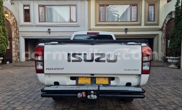 Tenga Tsaru Isuzu KB Chena Mota in Beitbridge in Matabeleland South Tenga Tsaru Isuzu KB Chena Mota in Beitbridge in Matabeleland South