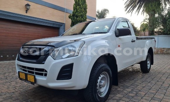 Tenga Tsaru Isuzu KB Chena Mota in Beitbridge in Matabeleland South Tenga Tsaru Isuzu KB Chena Mota in Beitbridge in Matabeleland South