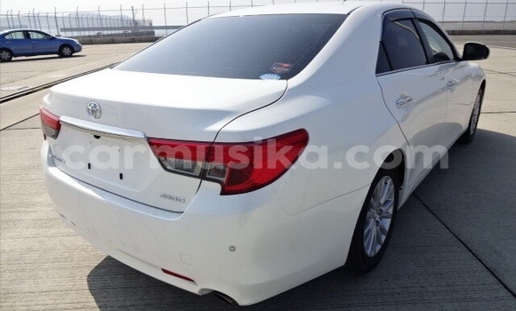 Tenga Tsaru Toyota Mark X Chena Mota in Beitbridge in Matabeleland South Tenga Tsaru Toyota Mark X Chena Mota in Beitbridge in Matabeleland South