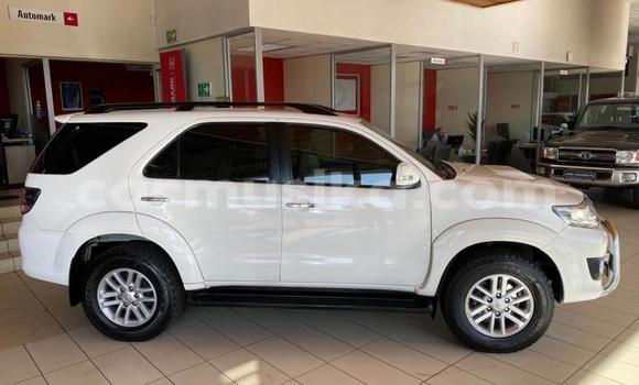Acheter Occasion Voiture Toyota Fortuner Blanc à Beitbridge, Matabeleland South Acheter Occasion Voiture Toyota Fortuner Blanc à Beitbridge, Matabeleland South