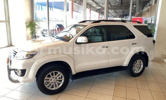 Acheter Occasion Voiture Toyota Fortuner Blanc à Beitbridge, Matabeleland South Acheter Occasion Voiture Toyota Fortuner Blanc à Beitbridge, Matabeleland South