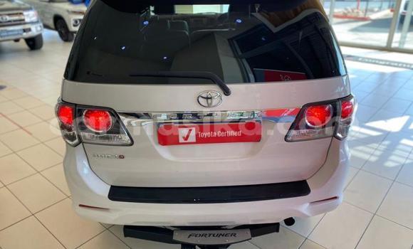 Acheter Occasion Voiture Toyota Fortuner Blanc à Beitbridge, Matabeleland South Acheter Occasion Voiture Toyota Fortuner Blanc à Beitbridge, Matabeleland South
