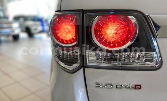 Acheter Occasion Voiture Toyota Fortuner Blanc à Beitbridge, Matabeleland South Acheter Occasion Voiture Toyota Fortuner Blanc à Beitbridge, Matabeleland South