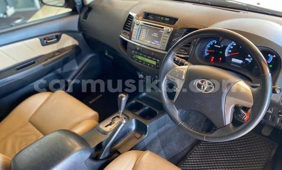 Acheter Occasion Voiture Toyota Fortuner Blanc à Beitbridge, Matabeleland South Acheter Occasion Voiture Toyota Fortuner Blanc à Beitbridge, Matabeleland South