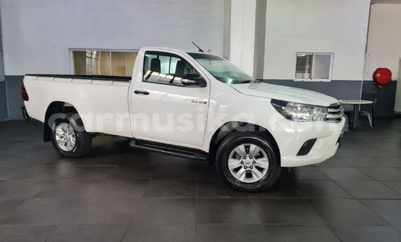 Tenga Tsaru Toyota Hilux Chena Mota in Beitbridge in Matabeleland South