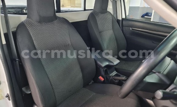 Acheter Occasion Voiture Toyota Hilux Blanc à Beitbridge, Matabeleland South Acheter Occasion Voiture Toyota Hilux Blanc à Beitbridge, Matabeleland South