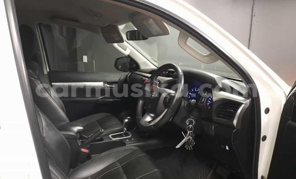 Acheter Occasion Voiture Toyota Hilux Blanc à Beitbridge, Matabeleland South Acheter Occasion Voiture Toyota Hilux Blanc à Beitbridge, Matabeleland South