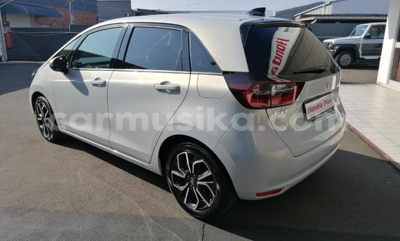 Acheter Occasion Voiture Honda Fit Blanc à Beitbridge, Matabeleland South Acheter Occasion Voiture Honda Fit Blanc à Beitbridge, Matabeleland South