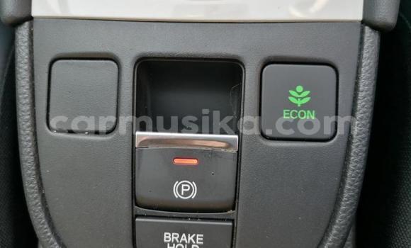 Acheter Occasion Voiture Honda Fit Blanc à Beitbridge, Matabeleland South Acheter Occasion Voiture Honda Fit Blanc à Beitbridge, Matabeleland South