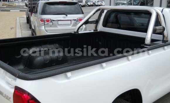 Tenga Tsaru Toyota Hilux Chena Mota in Beitbridge in Matabeleland South Tenga Tsaru Toyota Hilux Chena Mota in Beitbridge in Matabeleland South