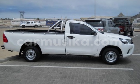 Tenga Tsaru Toyota Hilux Chena Mota in Beitbridge in Matabeleland South Tenga Tsaru Toyota Hilux Chena Mota in Beitbridge in Matabeleland South