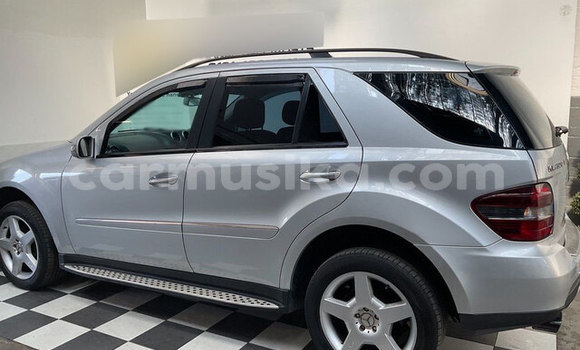 Acheter Occasion Voiture Mercedes‒Benz ML–Class Gris à Beitbridge, Matabeleland South Acheter Occasion Voiture Mercedes‒Benz ML–Class Gris à Beitbridge, Matabeleland South