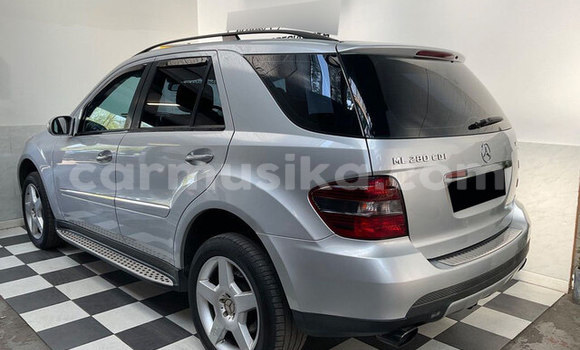 Acheter Occasion Voiture Mercedes‒Benz ML–Class Gris à Beitbridge, Matabeleland South Acheter Occasion Voiture Mercedes‒Benz ML–Class Gris à Beitbridge, Matabeleland South