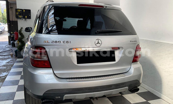 Acheter Occasion Voiture Mercedes‒Benz ML–Class Gris à Beitbridge, Matabeleland South Acheter Occasion Voiture Mercedes‒Benz ML–Class Gris à Beitbridge, Matabeleland South