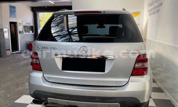 Acheter Occasion Voiture Mercedes‒Benz ML–Class Gris à Beitbridge, Matabeleland South Acheter Occasion Voiture Mercedes‒Benz ML–Class Gris à Beitbridge, Matabeleland South