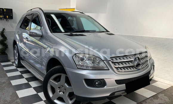 Acheter Occasion Voiture Mercedes‒Benz ML–Class Gris à Beitbridge, Matabeleland South Acheter Occasion Voiture Mercedes‒Benz ML–Class Gris à Beitbridge, Matabeleland South