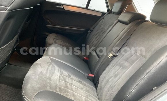 Acheter Occasion Voiture Mercedes‒Benz ML–Class Gris à Beitbridge, Matabeleland South Acheter Occasion Voiture Mercedes‒Benz ML–Class Gris à Beitbridge, Matabeleland South