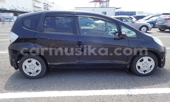 Nunua Ilio tumika Honda Fit Beige Gari ndani ya Beitbridge nchini Matabeleland Kusini Nunua Ilio tumika Honda Fit Beige Gari ndani ya Beitbridge nchini Matabeleland Kusini